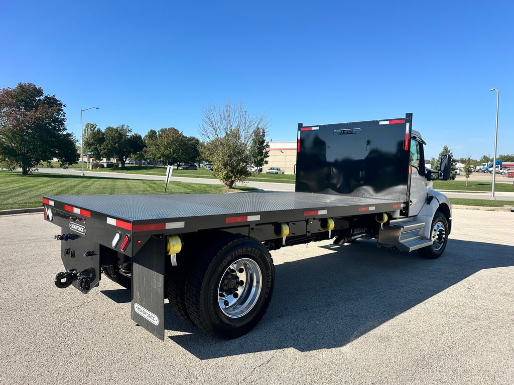 2027 Kenworth T380 in Olathe, KS — photo 7