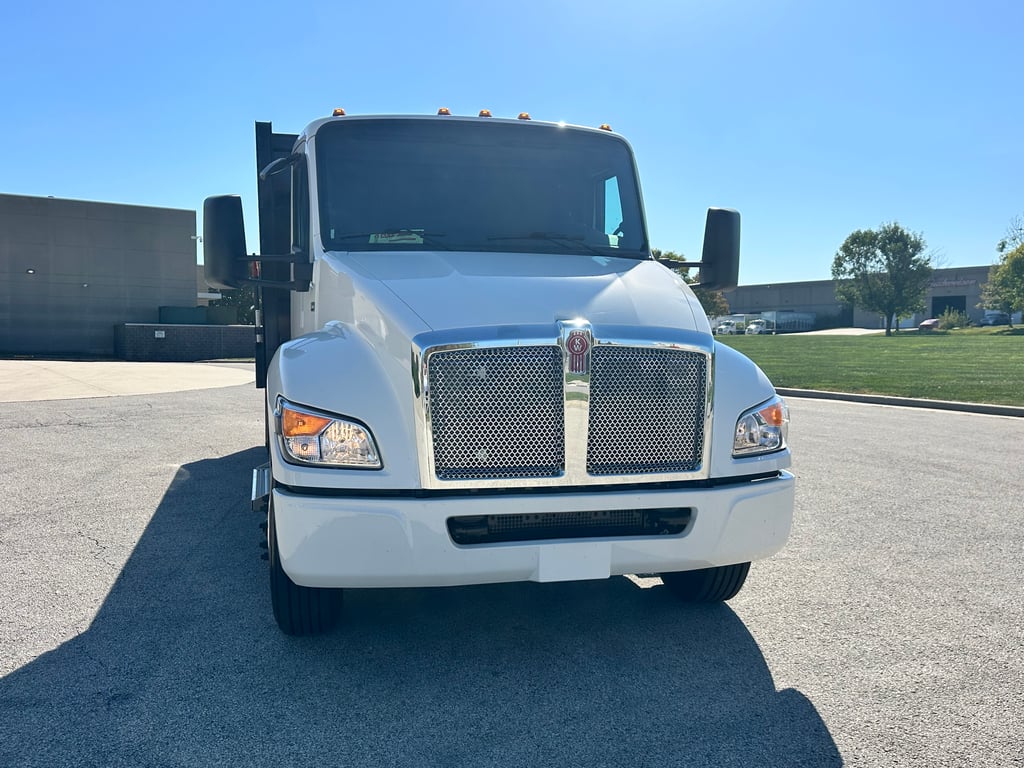 2027 Kenworth T380 in Olathe, KS — photo 3