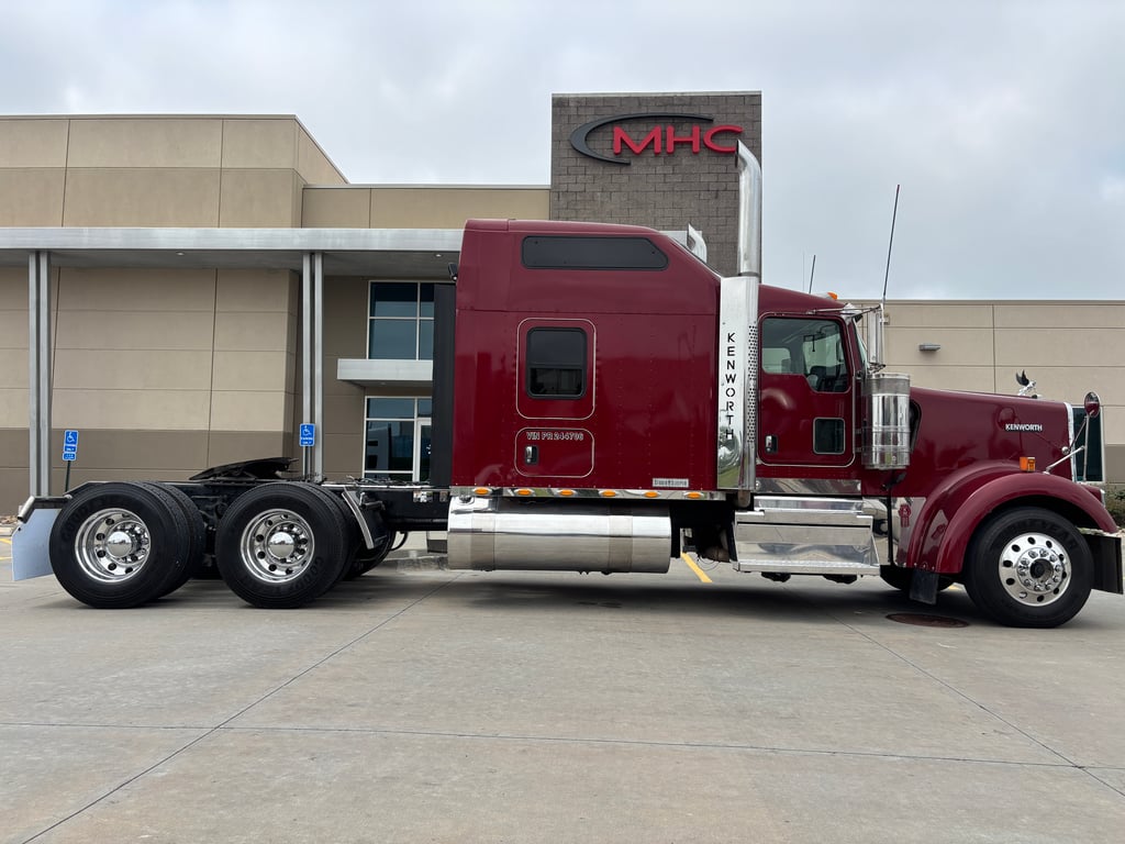 2023 Kenworth W900 in Omaha, NE — photo 7