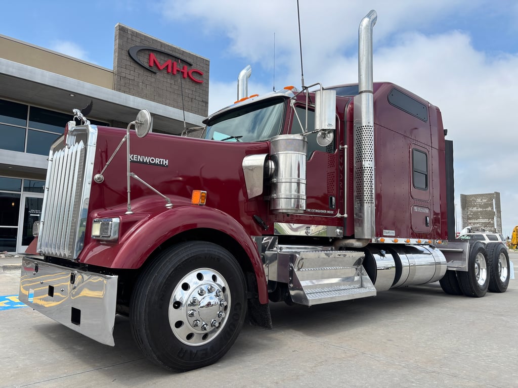2023 Kenworth W900 in Omaha, NE — photo 2