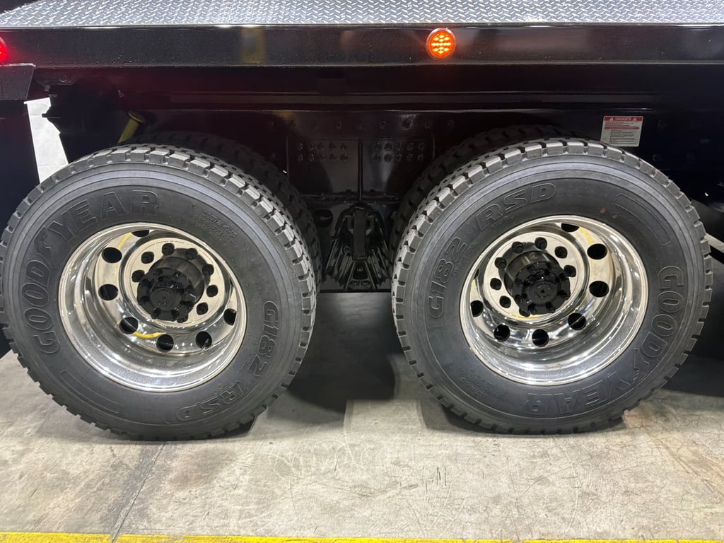 2027 Kenworth T880 in Clinton, NC — photo 3