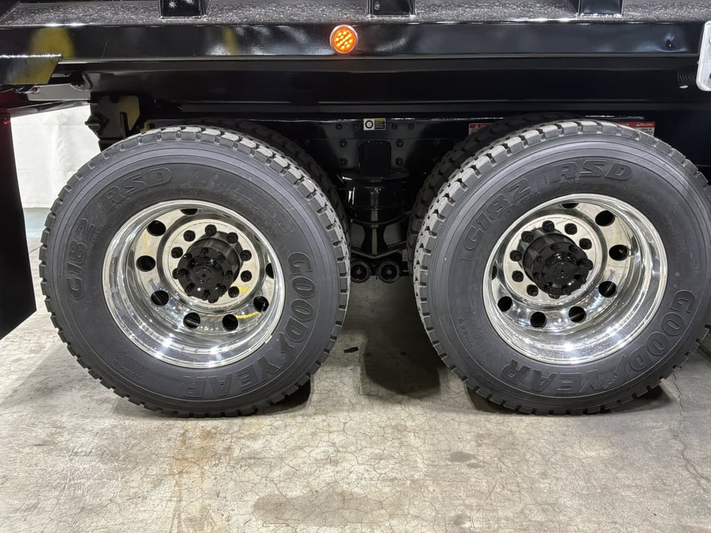 2027 Kenworth T880 in Clinton, NC — photo 4
