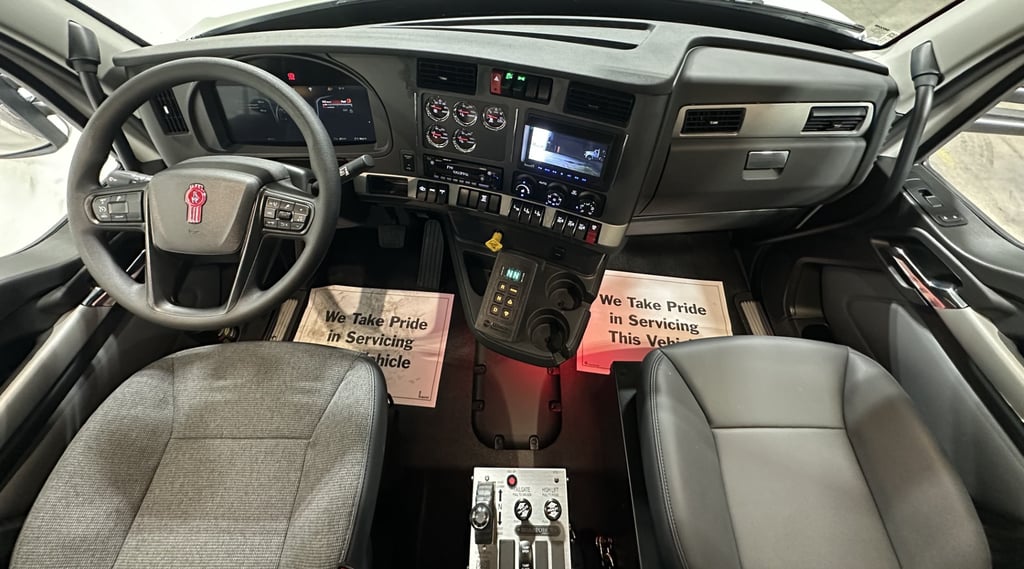 2027 Kenworth T880 in Fort Worth, TX — photo 3