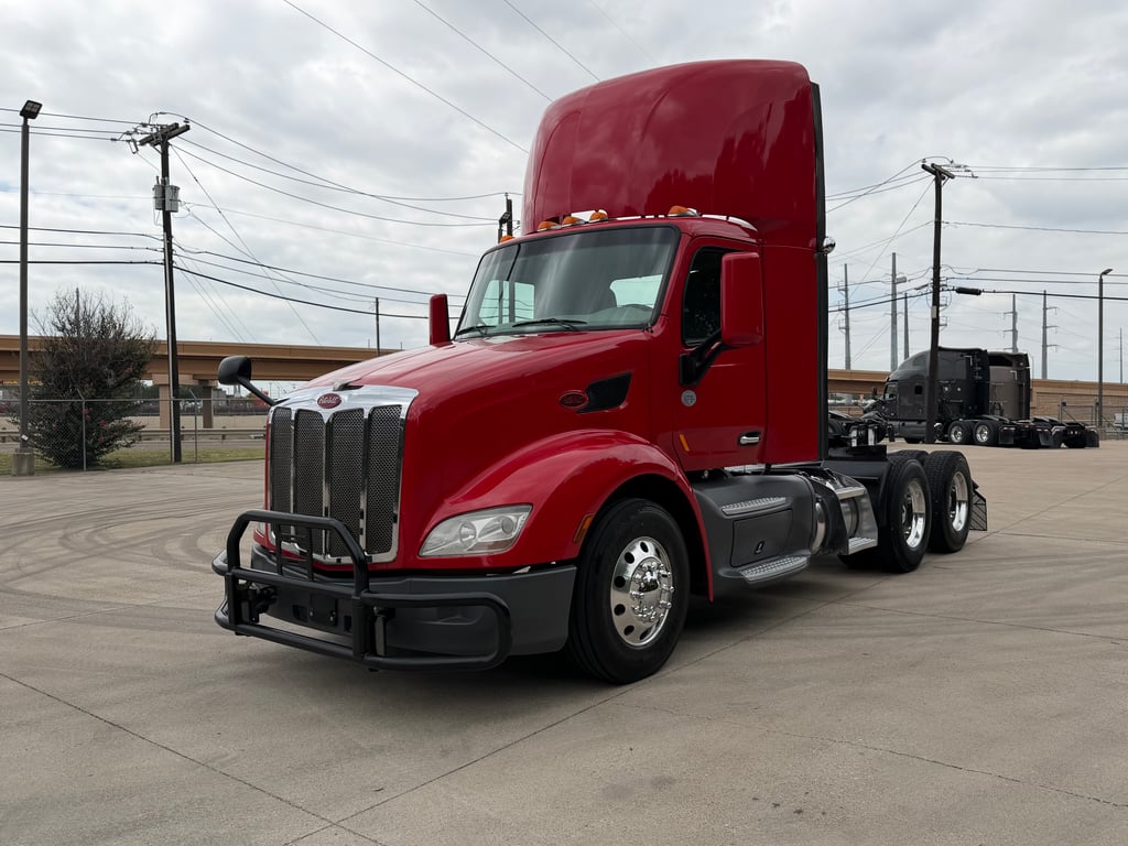 2021 Peterbilt 579 in Fort Worth, TX — photo 2