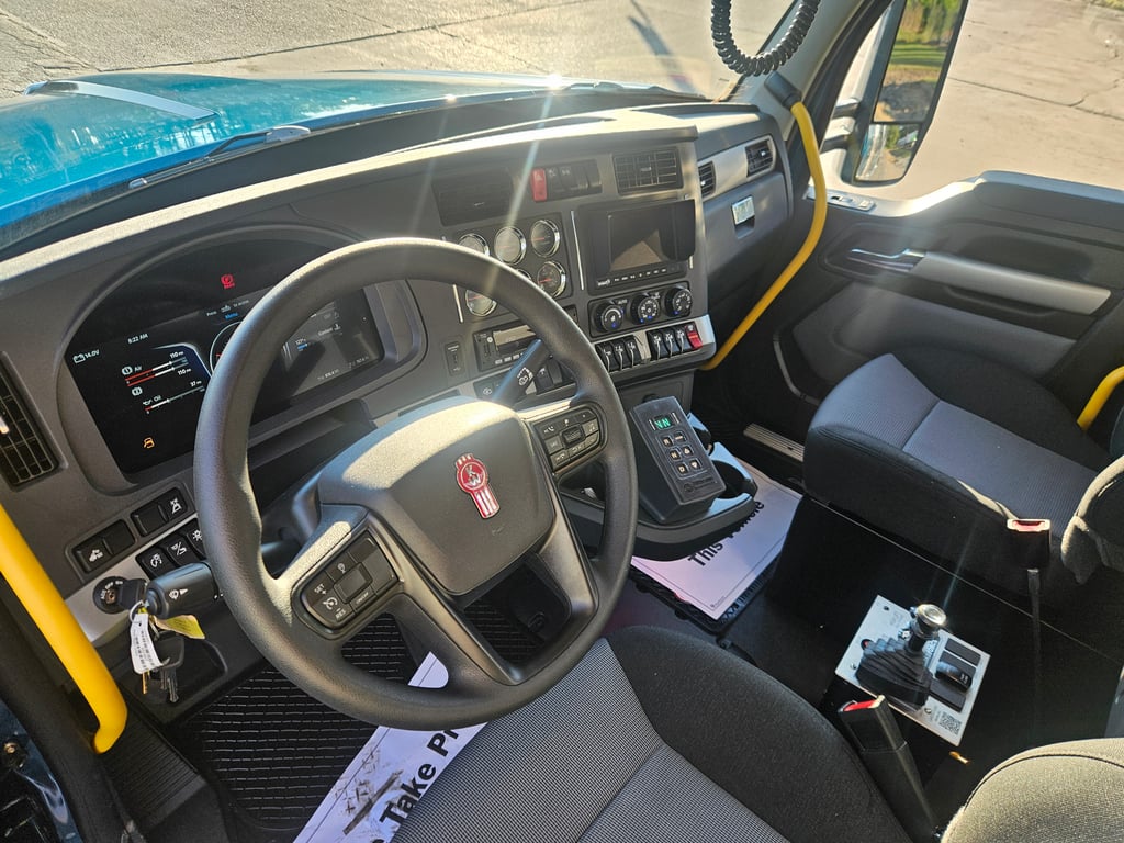 2027 Kenworth T880 in Durham, NC — photo 3