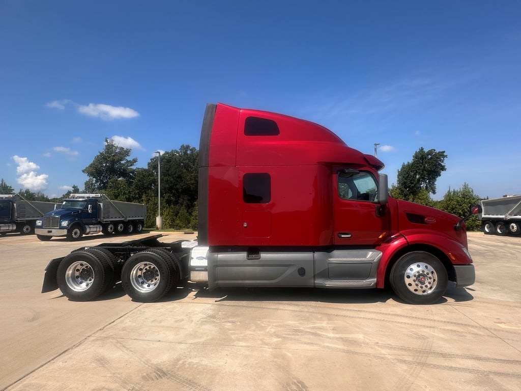 2021 Peterbilt 579 in Fort Mill, SC — photo 2
