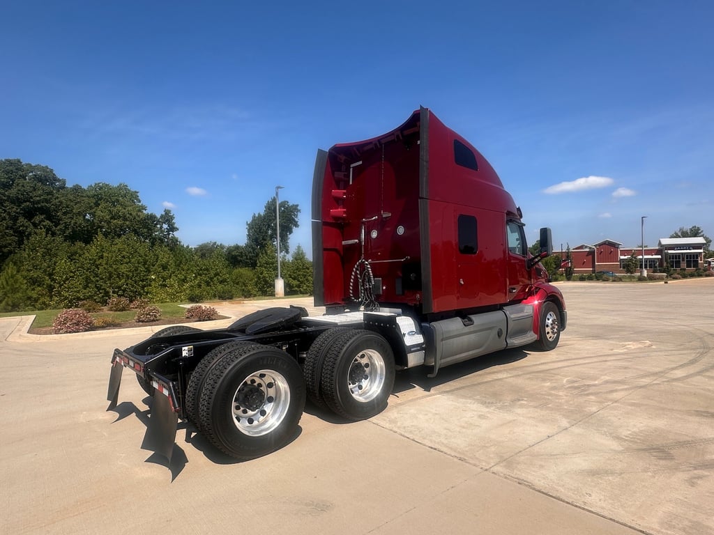2021 Peterbilt 579 in Fort Mill, SC — photo 3