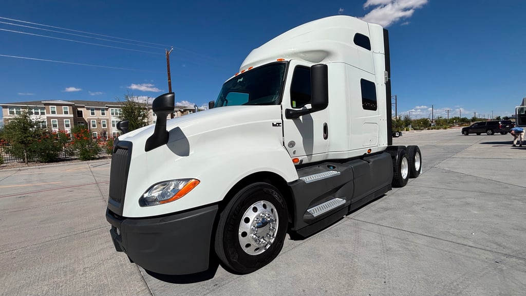 2022 International LT in El Paso, TX — photo 2