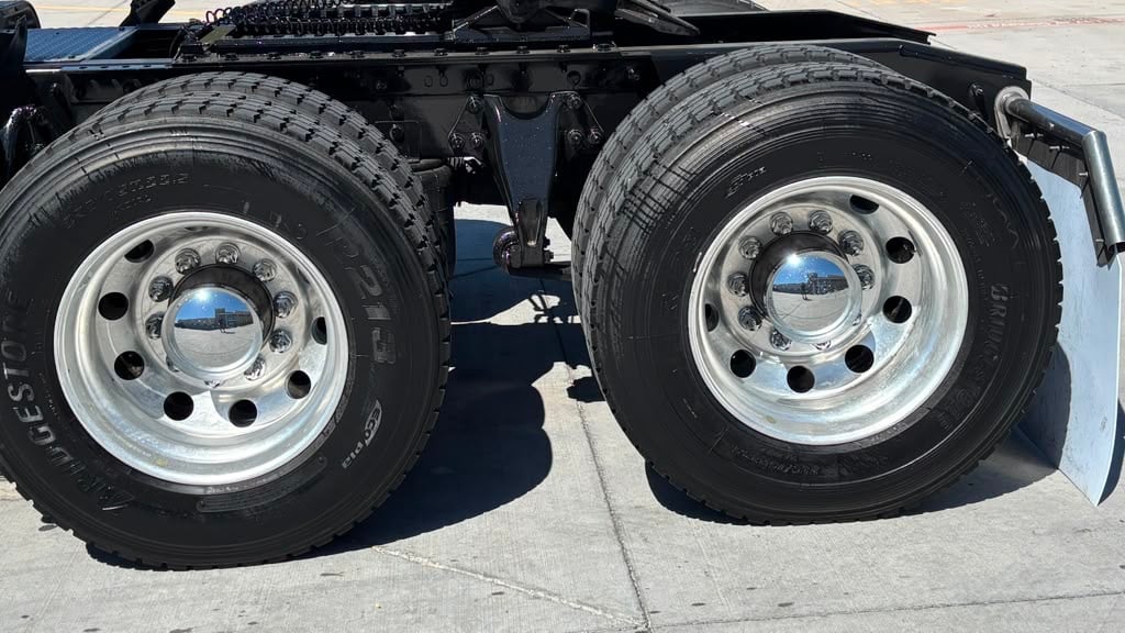 2022 International LT in El Paso, TX — photo 4
