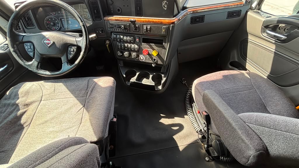 2022 International LT in El Paso, TX — photo 3