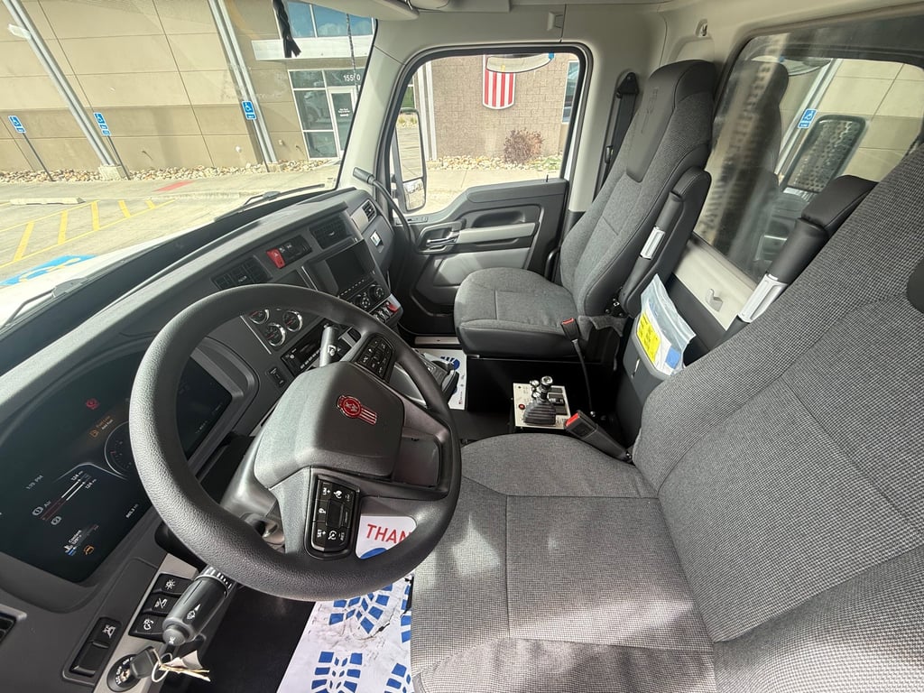 2027 Kenworth T880 in Omaha, NE — photo 3
