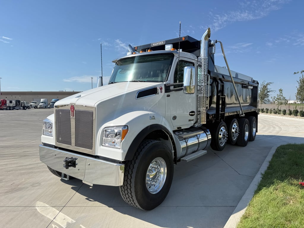 2027 Kenworth T880 in Ankeny, IA — photo 2