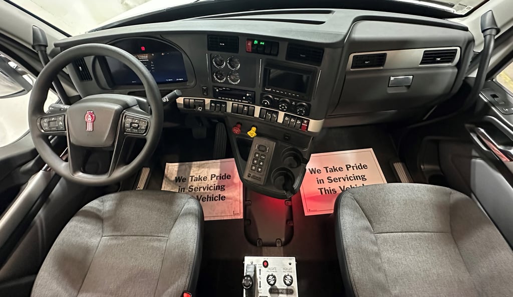 2027 Kenworth T880 in Cedar Rapids, IA — photo 2