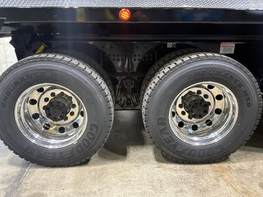2027 Kenworth T880 in Cedar Rapids, IA — photo 3