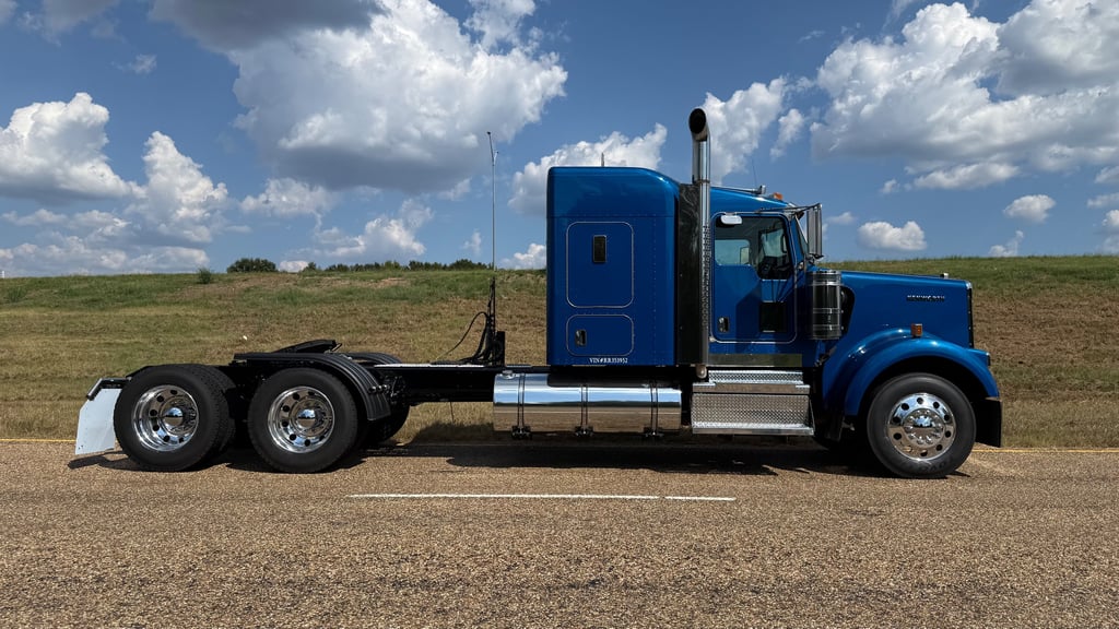 2024 Kenworth W900 in Texarkana, TX — photo 3