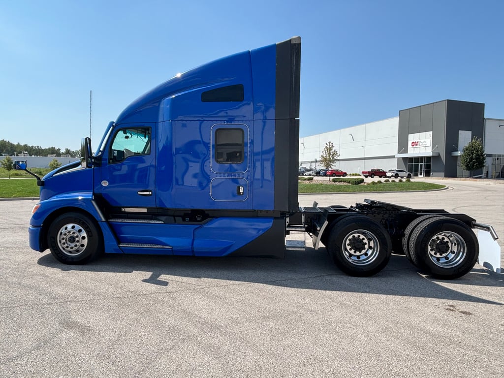 2023 Kenworth T680 in Kansas City, MO — photo 5
