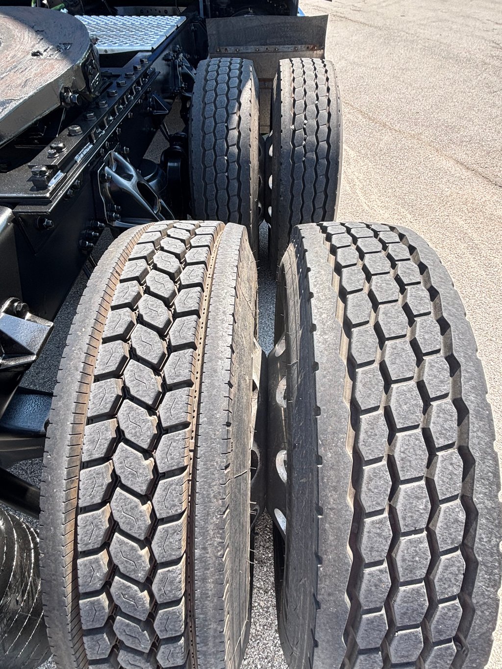 2023 Kenworth T680 in Kansas City, MO — photo 8