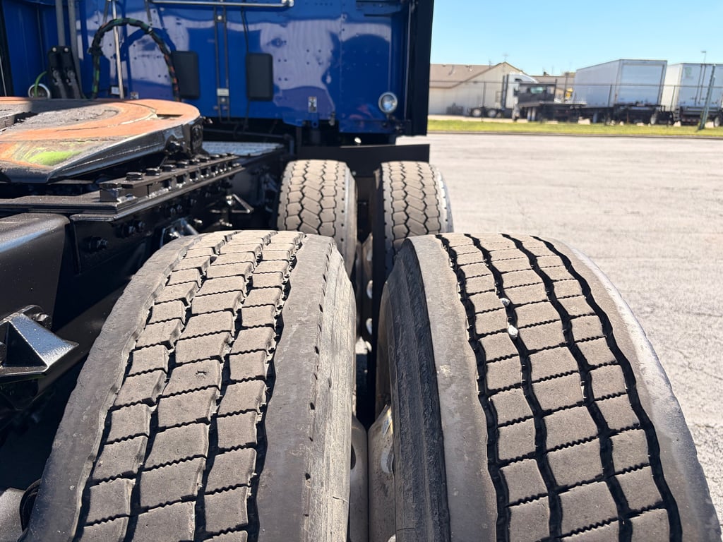 2023 Kenworth T680 in Kansas City, MO — photo 5