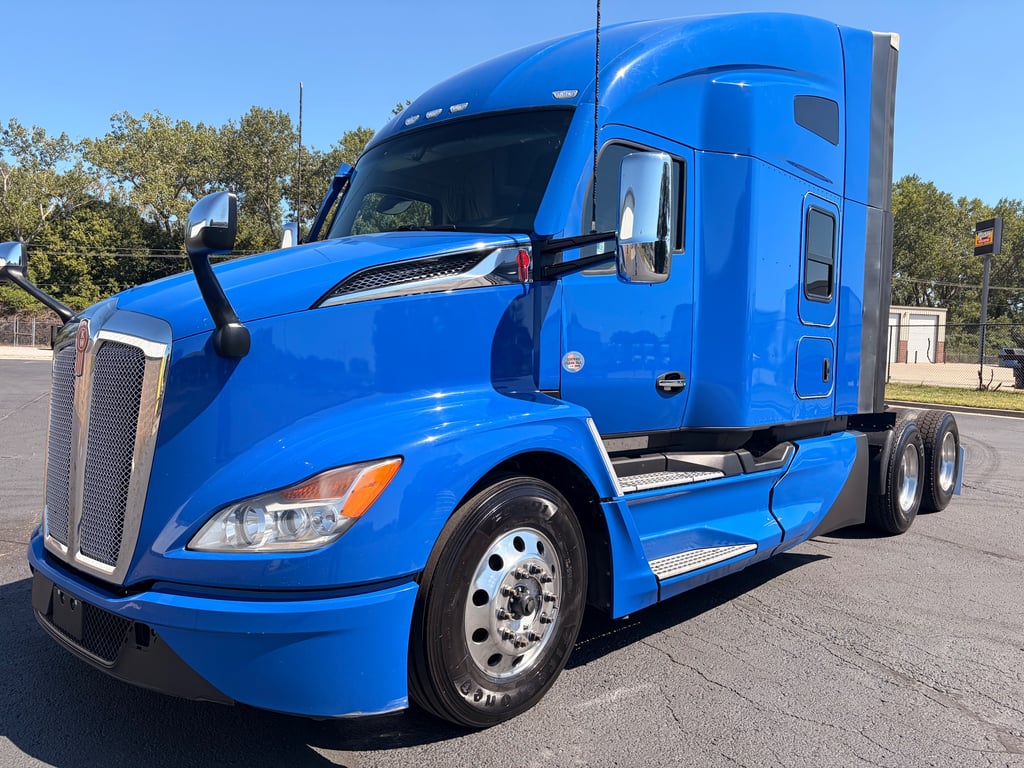 2023 Kenworth T680 in Kansas City, MO — photo 6
