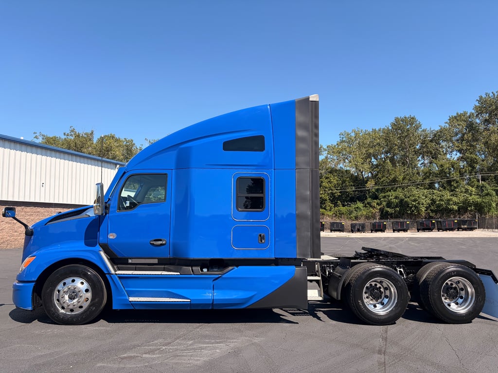 2023 Kenworth T680 in Kansas City, MO — photo 7