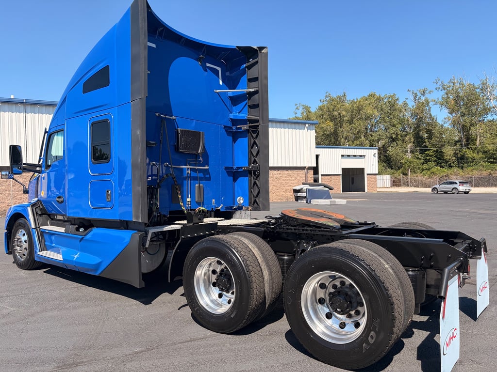 2023 Kenworth T680 in Kansas City, MO — photo 8