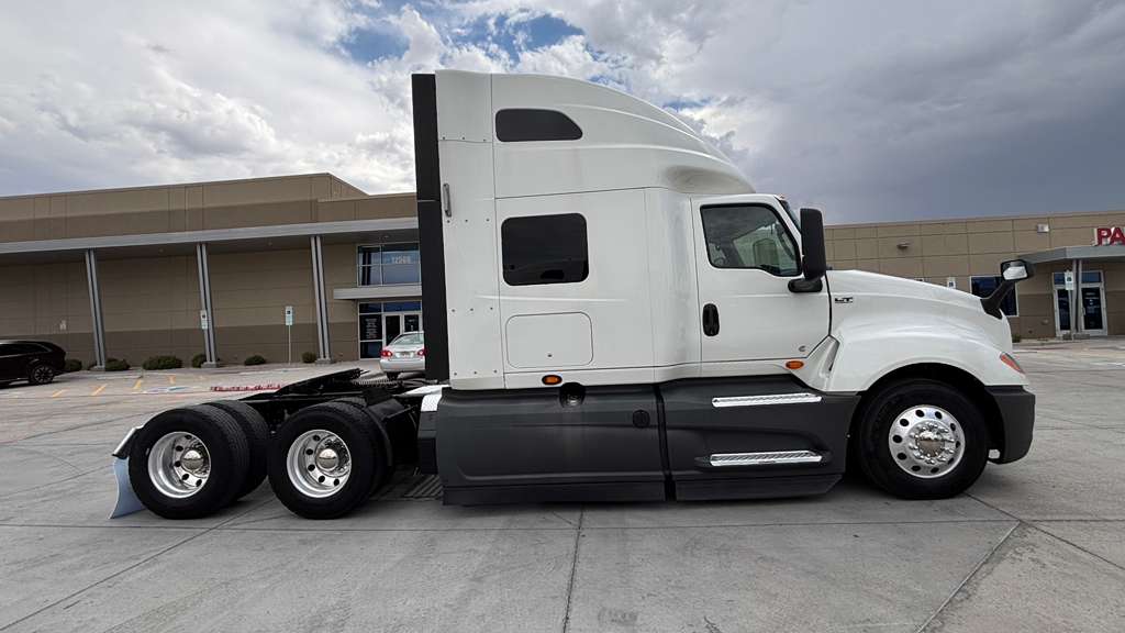 2022 International LT in El Paso, TX — photo 8