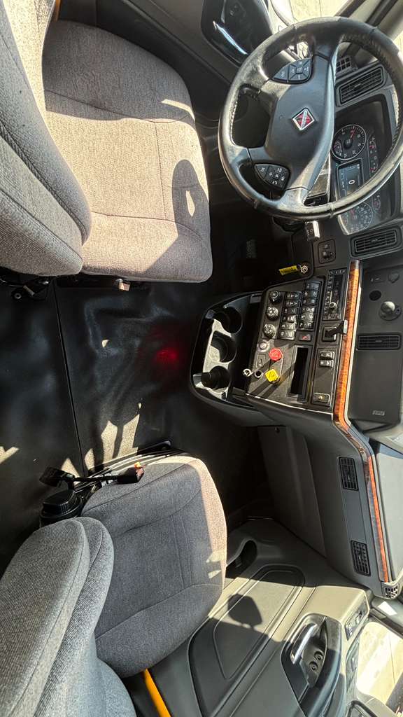 2022 International LT in El Paso, TX — photo 3