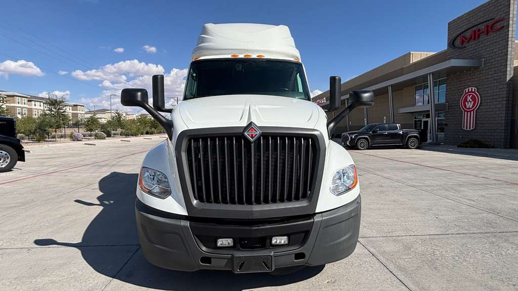 2022 International LT in El Paso, TX — photo 7
