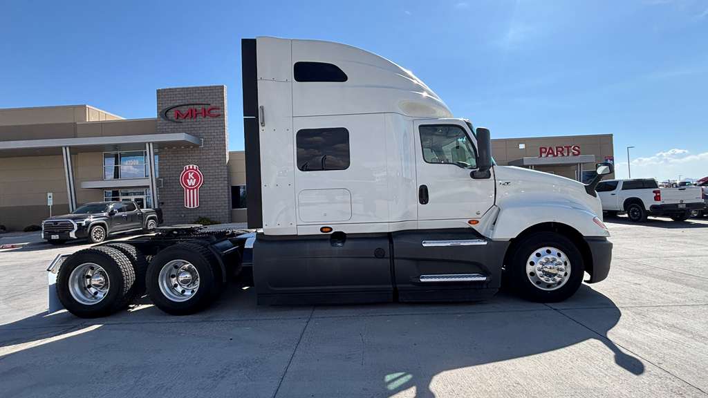 2022 International LT in El Paso, TX — photo 8