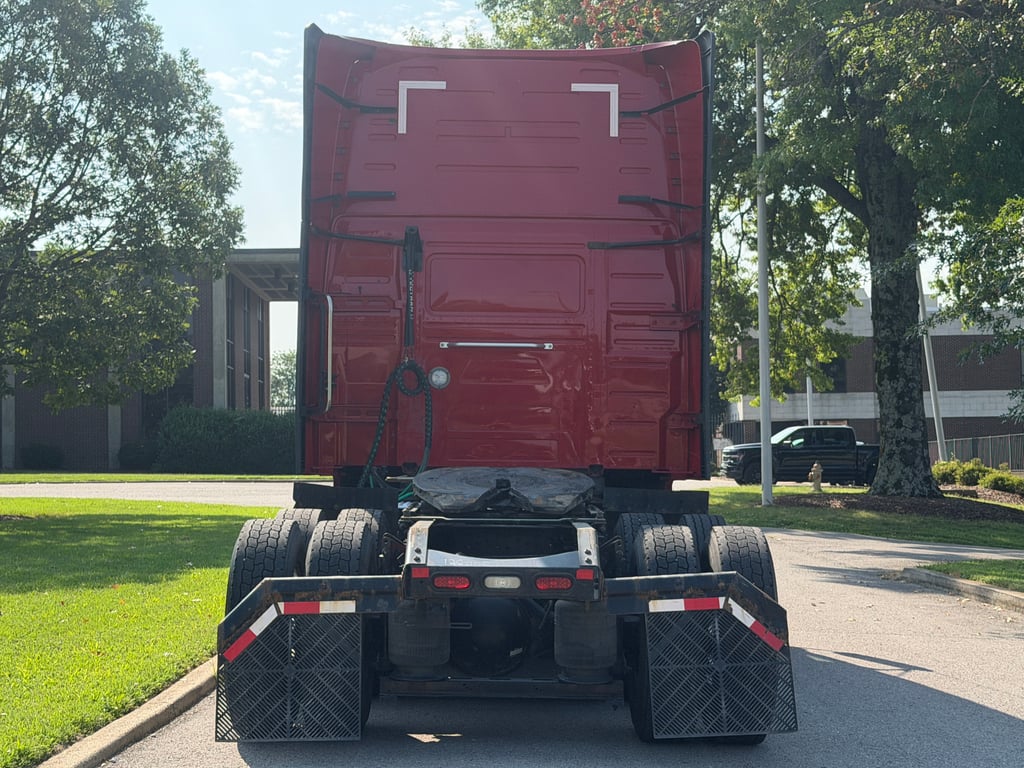 2022 Volvo VNL 760 in Nashville, TN — photo 4