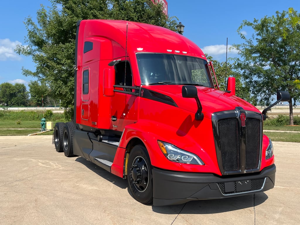 2023 Kenworth T680 in Cedar Rapids, IA