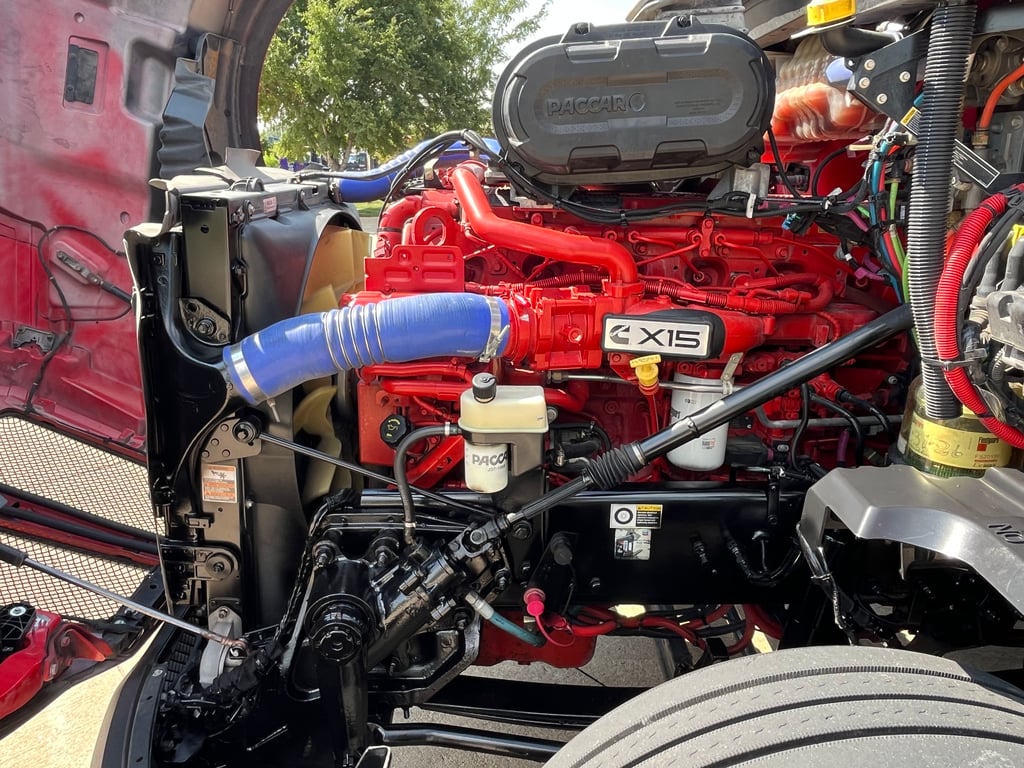 2023 Kenworth T680 in Cedar Rapids, IA — photo 6