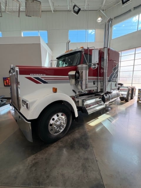 2027 Kenworth W900 in Denver, CO — photo 2