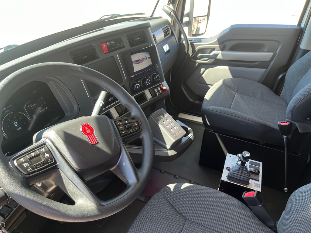 2027 Kenworth T880 in Gainesville, GA — photo 3