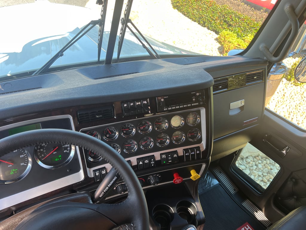 2027 Kenworth W900 in Mableton, GA — photo 3
