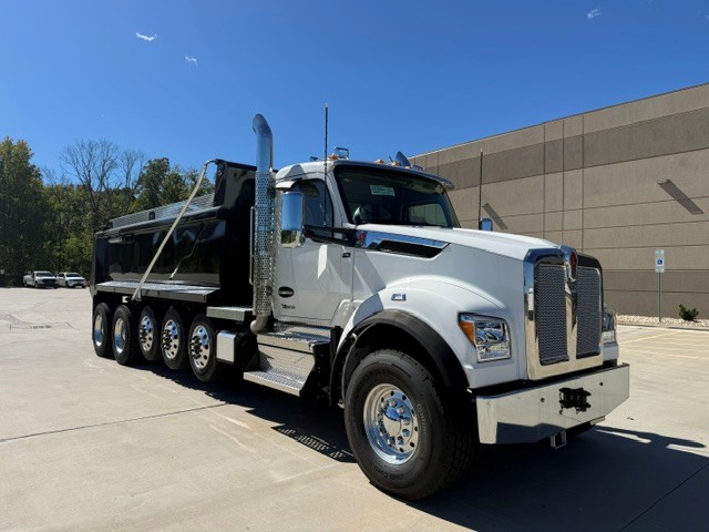 2027 Kenworth T880 in Charlotte