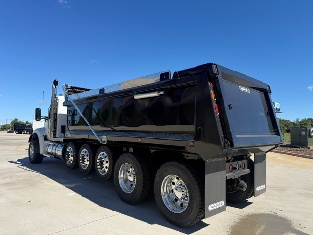 2027 Kenworth T880 in Charlotte — photo 5
