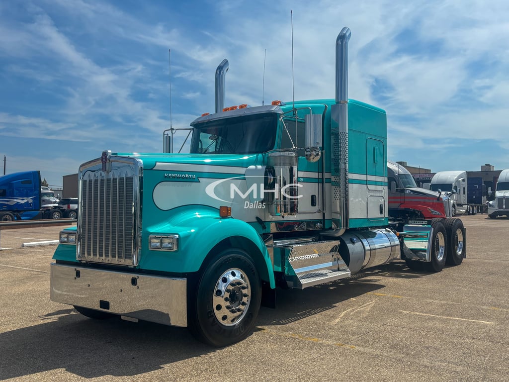 2027 Kenworth W900 in Dallas, TX — photo 2