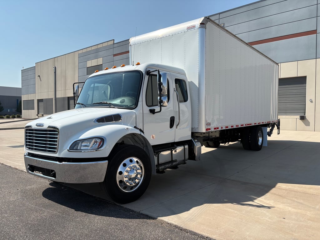 2023 Freightliner M2 106 in Englewood, CO — photo 2