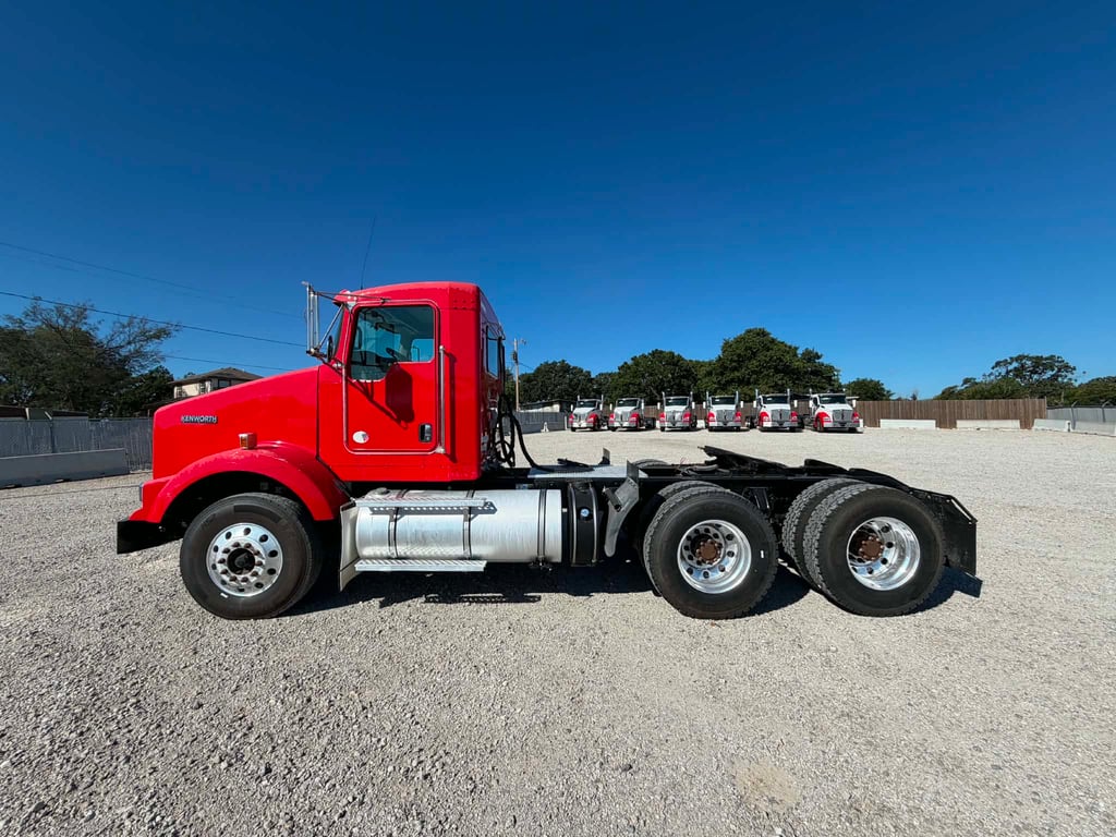 2011 Kenworth T800 in Tulsa, OK — photo 2