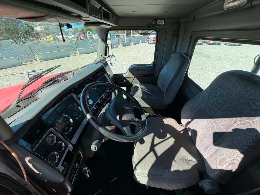 2011 Kenworth T800 in Tulsa, OK — photo 3