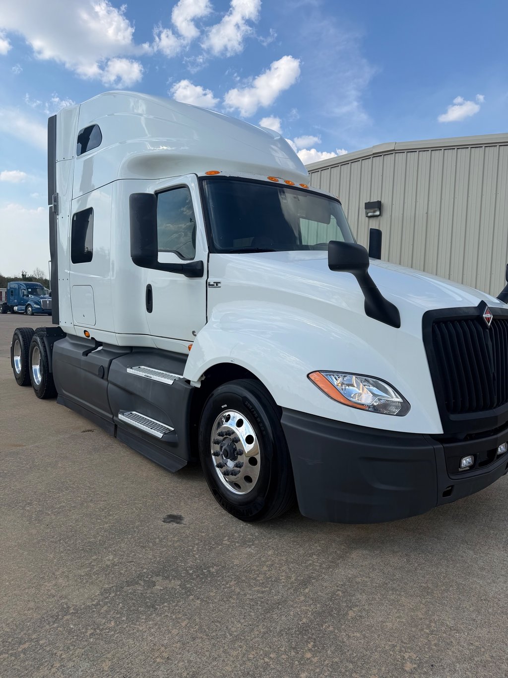 2021 International LT in Jonesboro, AR — photo 2