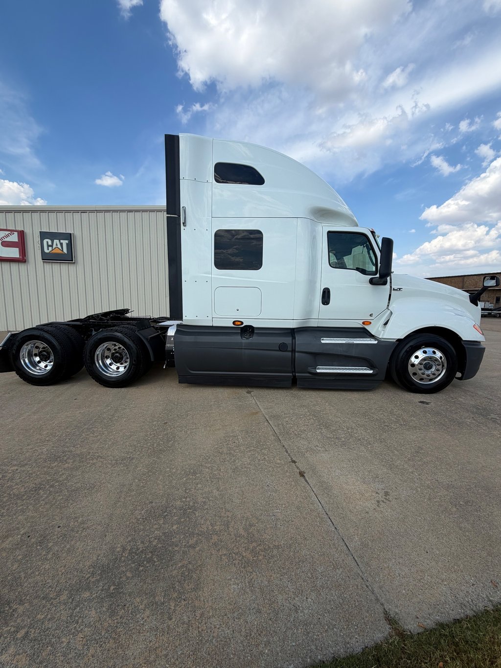 2021 International LT in Jonesboro, AR — photo 3