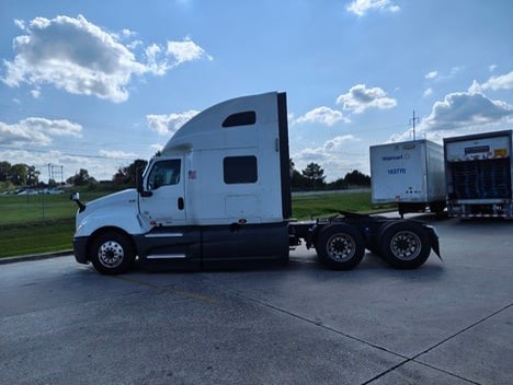 2021 International LT in Little Rock, AR — photo 2