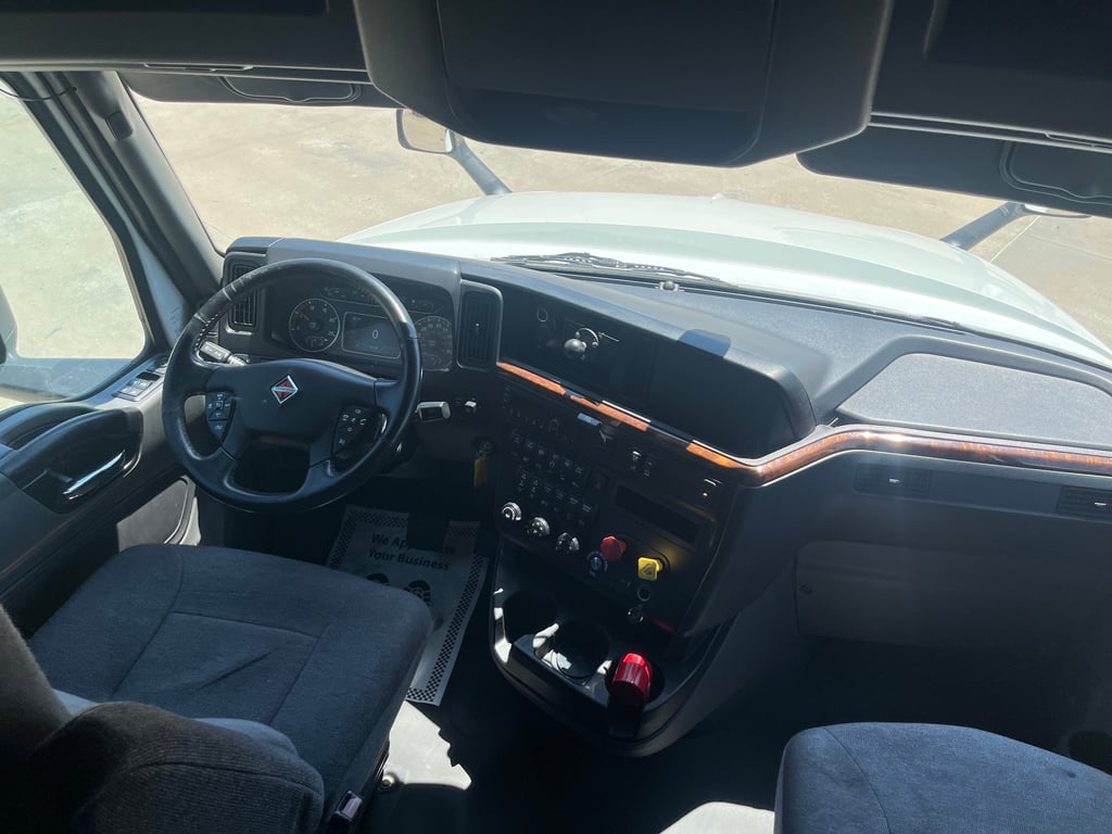 2021 International LT in Gainesville, GA — photo 3