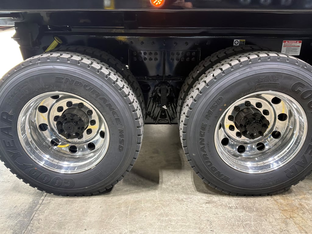 2027 Kenworth T880 in Des Moines — photo 2