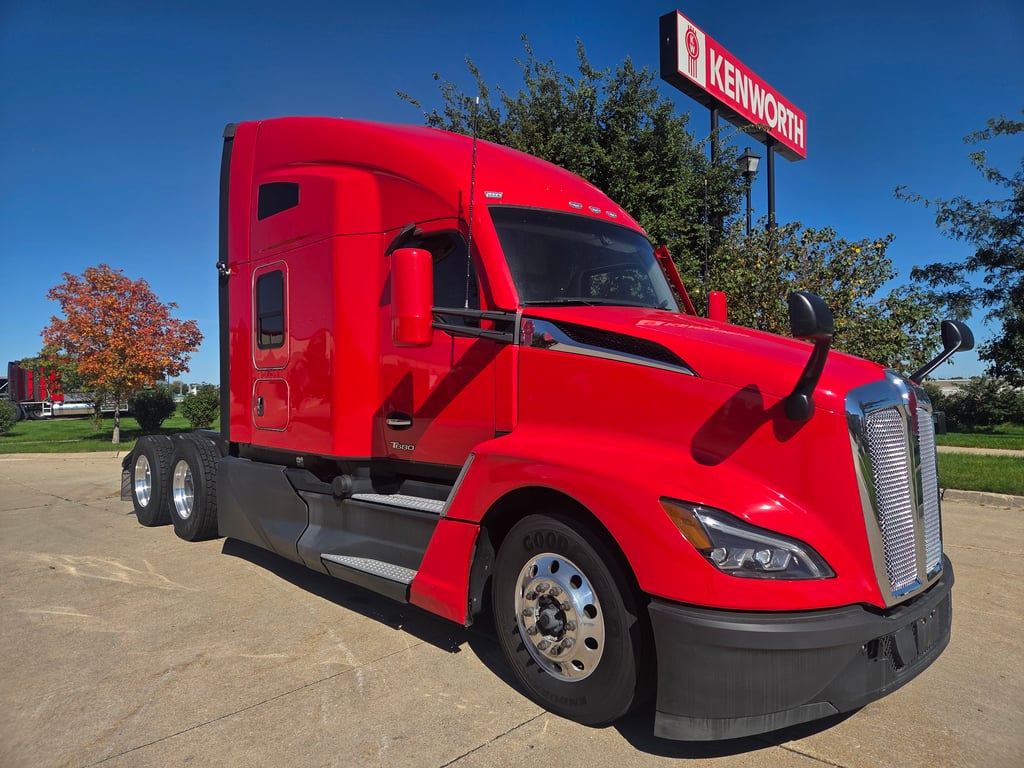 2023 Kenworth T680 in Cedar Rapids, IA
