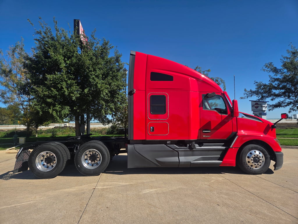 2023 Kenworth T680 in Cedar Rapids, IA — photo 7