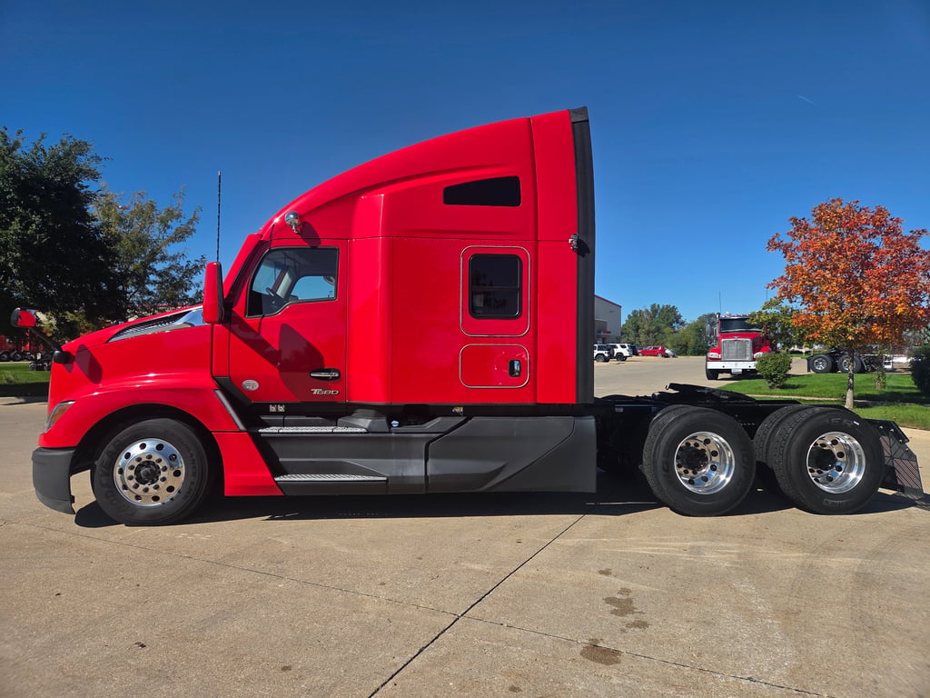 2023 Kenworth T680 in Cedar Rapids, IA — photo 8