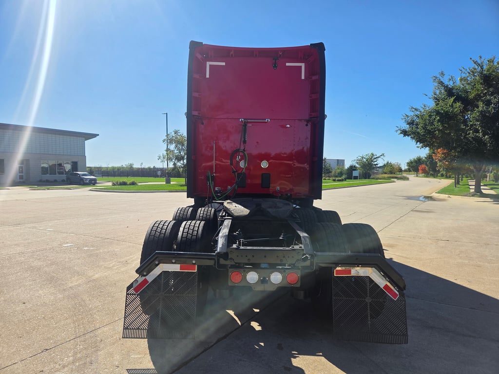 2023 Kenworth T680 in Cedar Rapids, IA — photo 5